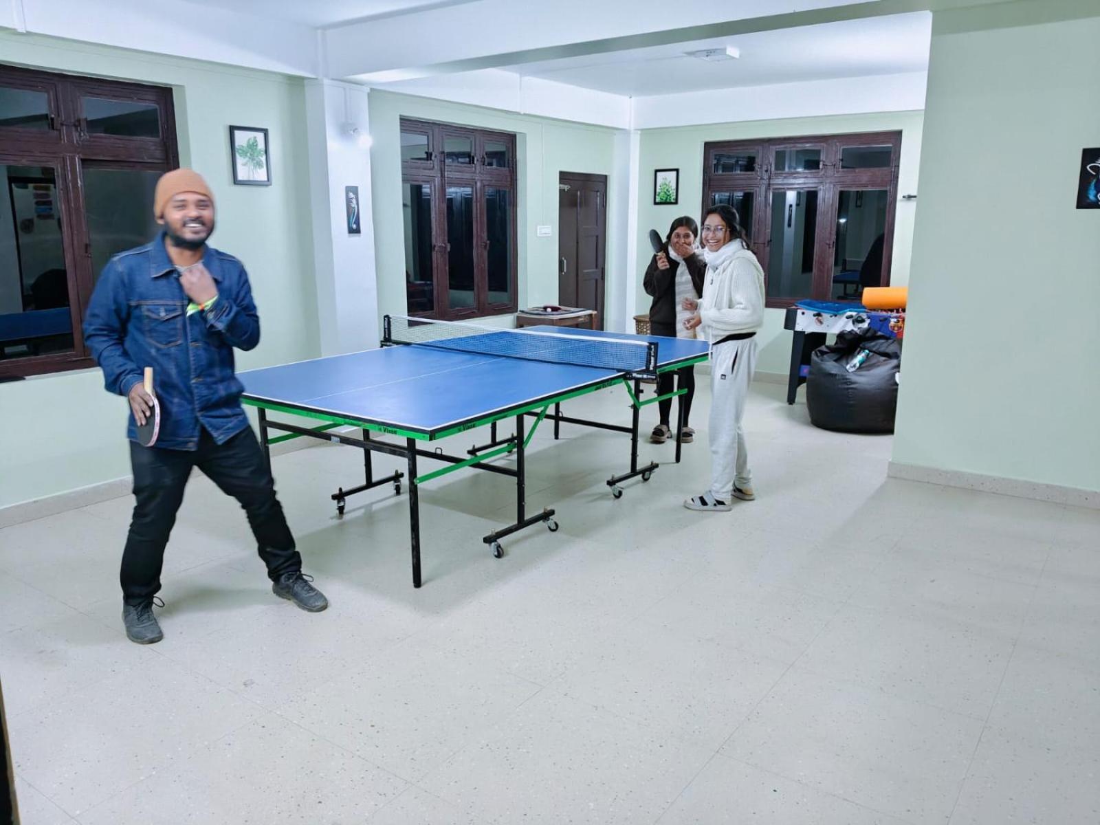 Xtsy Travellers Hostel シロン エクステリア 写真