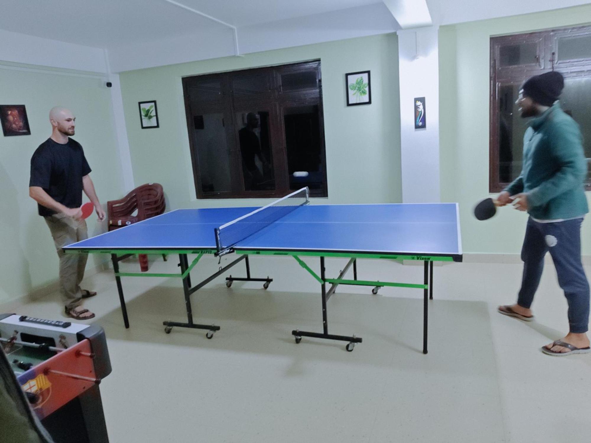 Xtsy Travellers Hostel シロン エクステリア 写真