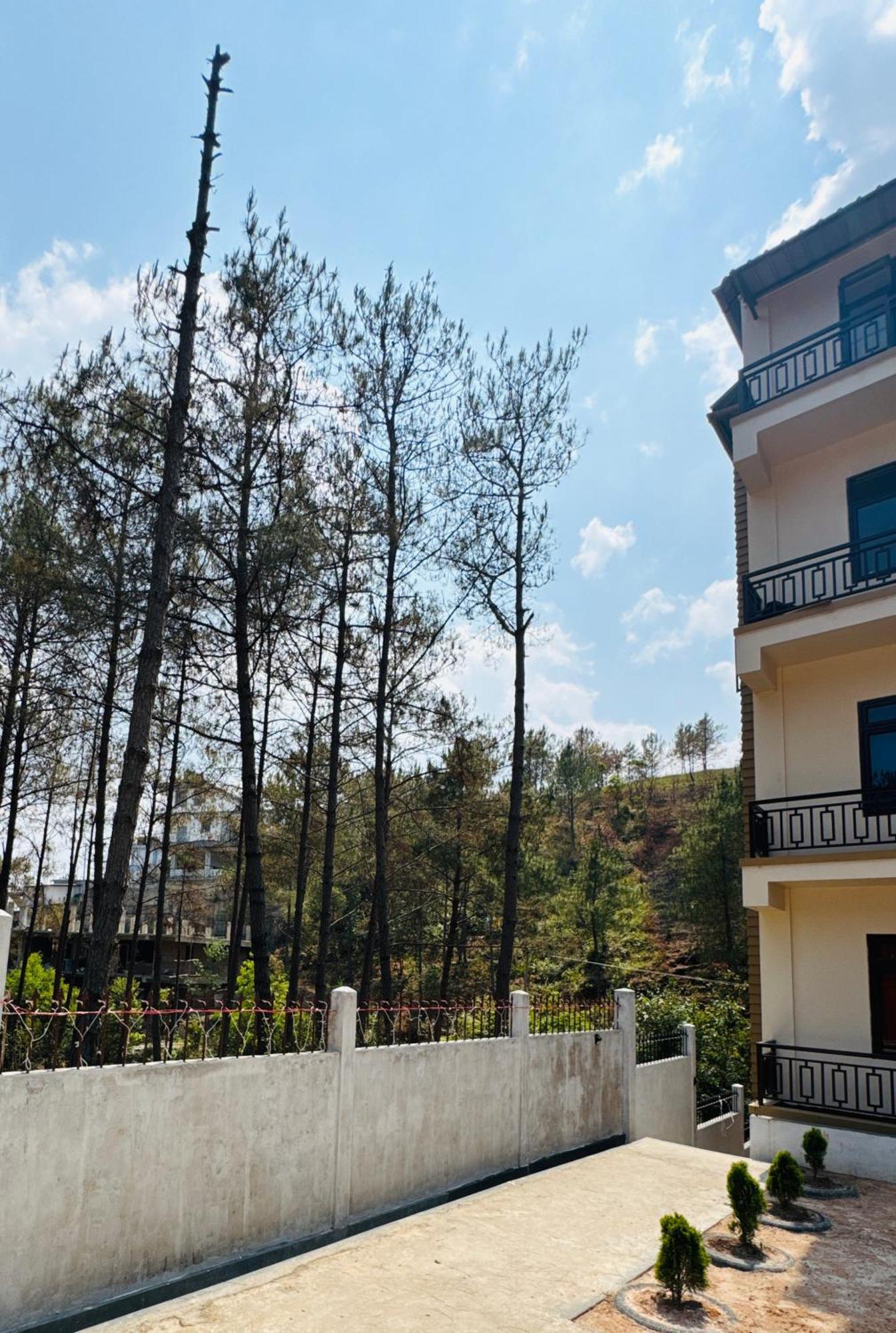 Xtsy Travellers Hostel シロン エクステリア 写真