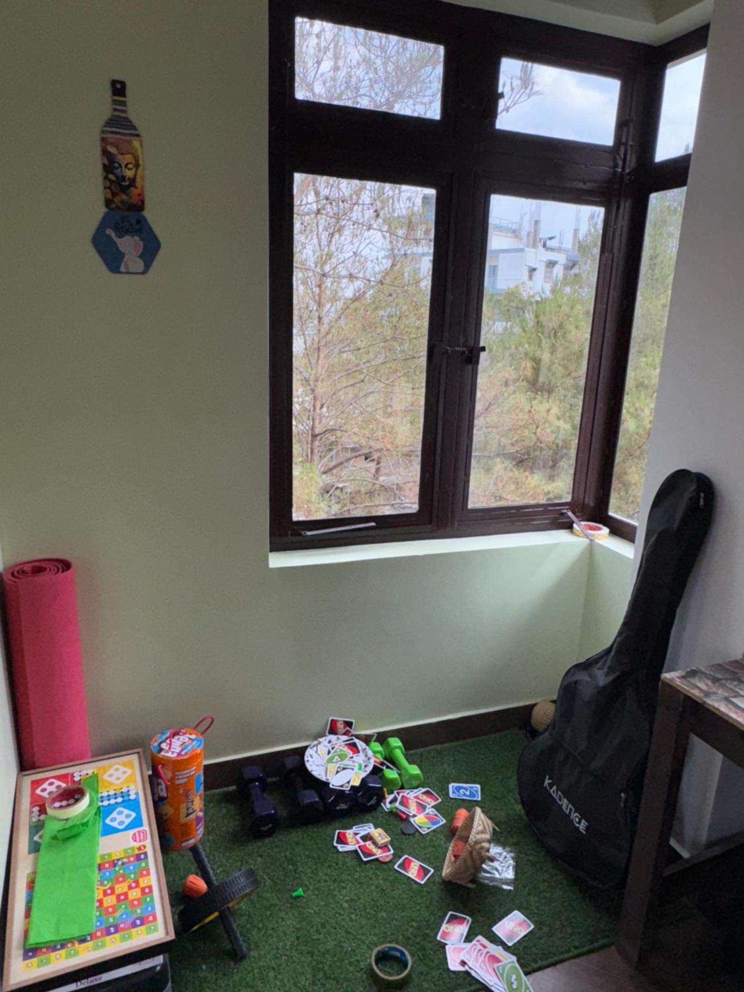 Xtsy Travellers Hostel シロン エクステリア 写真