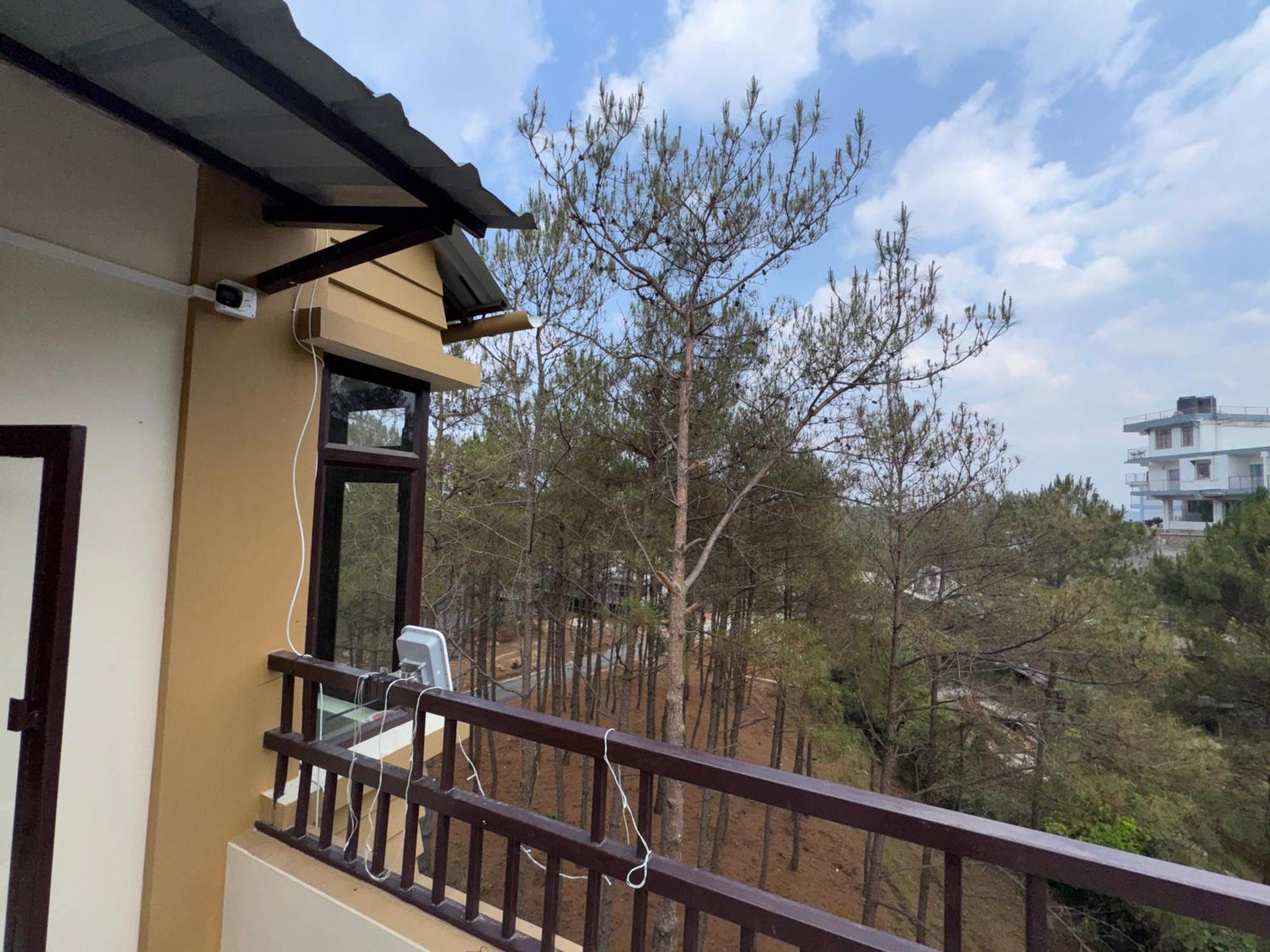 Xtsy Travellers Hostel シロン エクステリア 写真