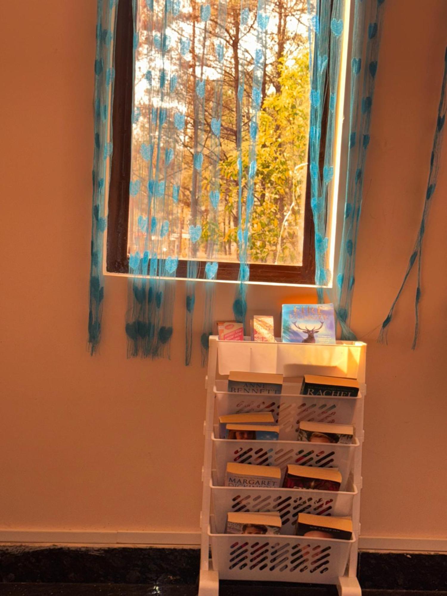 Xtsy Travellers Hostel シロン エクステリア 写真