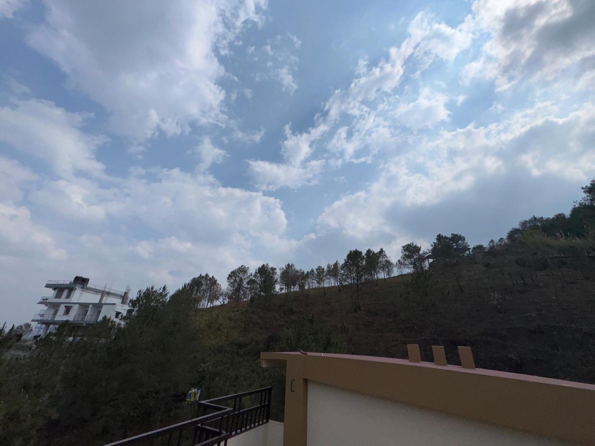 Xtsy Travellers Hostel シロン エクステリア 写真